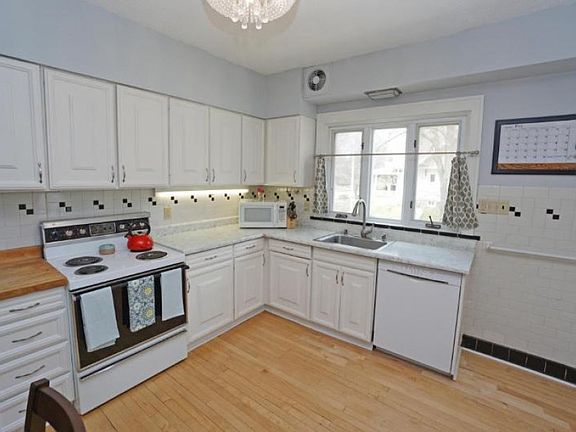 4th image of 1848 Underwood Ave