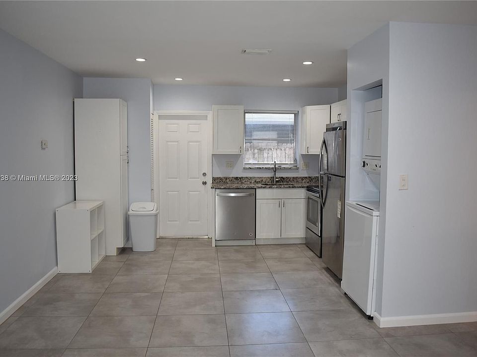 1st image of 117 NE 30th Ct APT 1