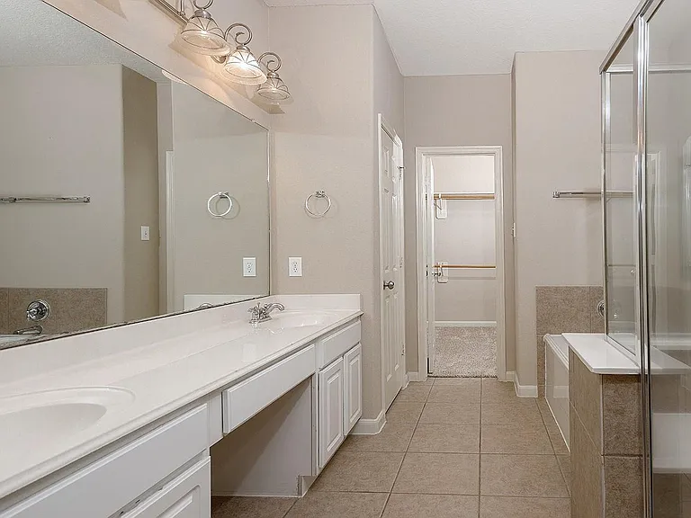 50 E Pipers Green St — Photo 15