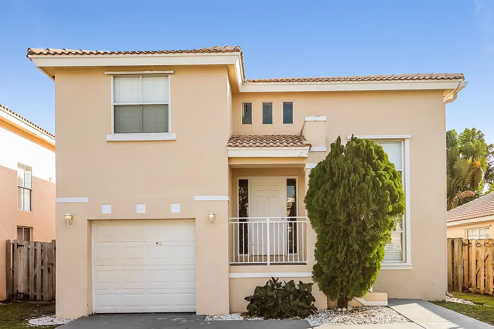 3 bed, 2.5 bath, 1405 sqft, $4,800 — Photo 1