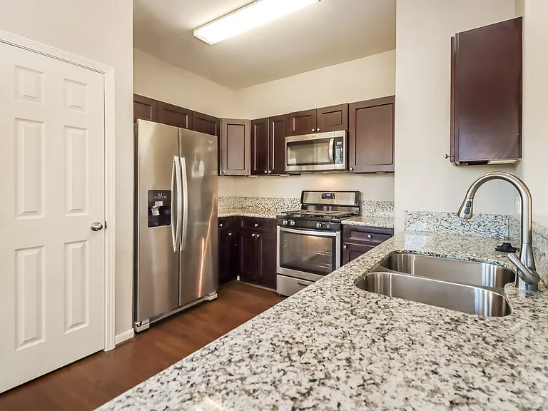 21822 Octavia Way — Photo 9