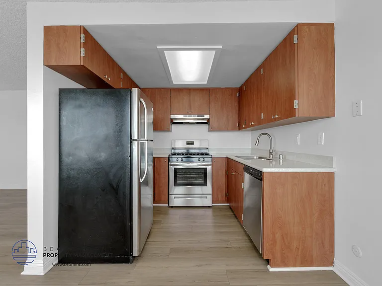 740 W 24th St. — Photo 51