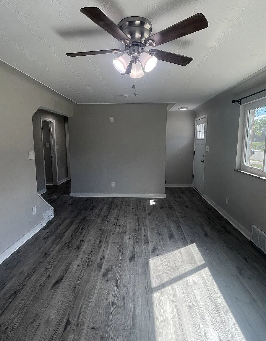 3 bed, 2.0 bath, $1,300 — Photo 2