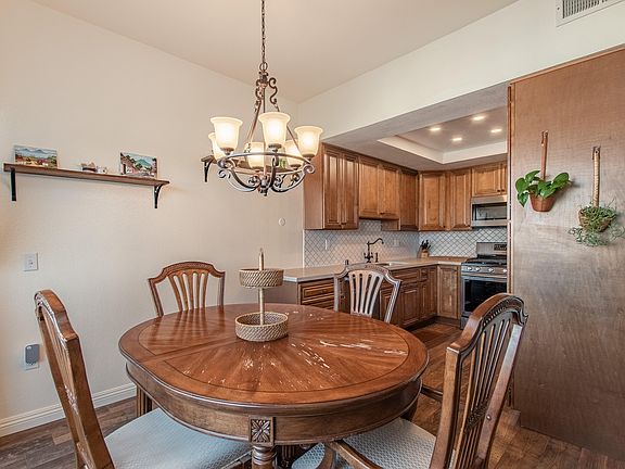 5th image of 17914 Magnolia Blvd Unit 316