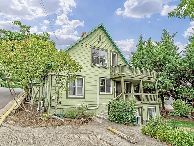 11 Beach Ave — Photo 1