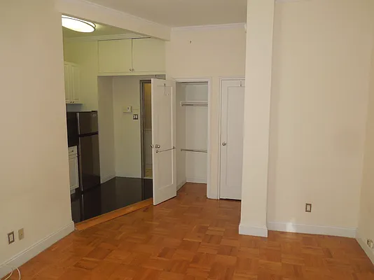 Rented by Mann Maurice A | media 19