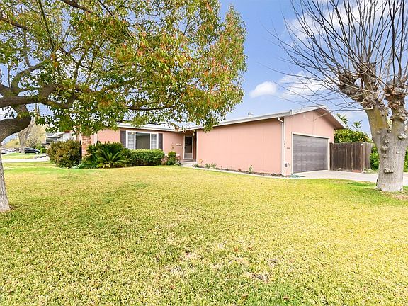 5th image of 380 Cynthia Dr