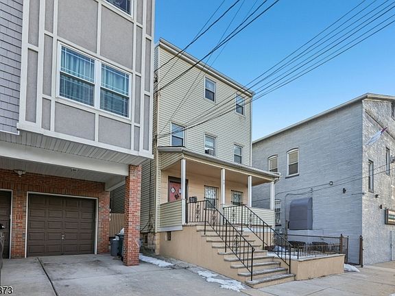 3rd image of 48 Atlantic St
