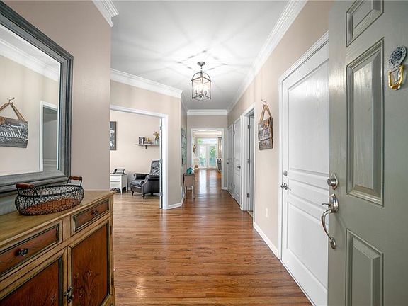 4th image of 412 Larkspur Dr