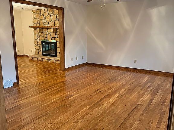 3rd image of 2 Acorn Ln