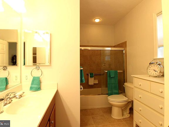 5th image of 548 Donner Way