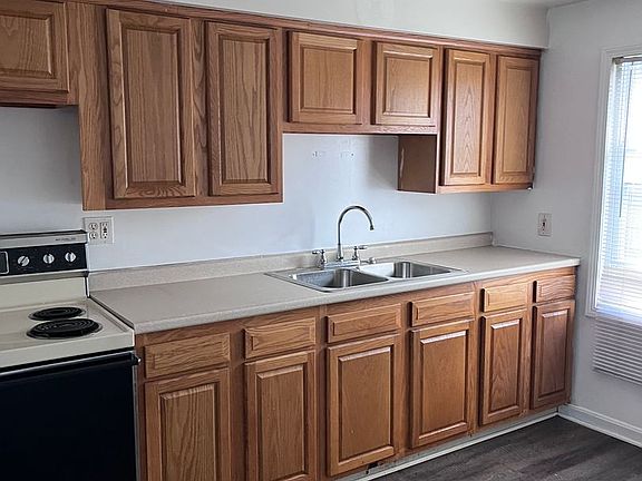3rd image of 3199 W 116th St