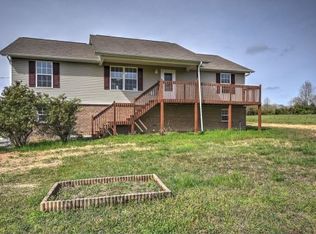 1469 Woods Ridge Rd, Dandridge, TN 37725