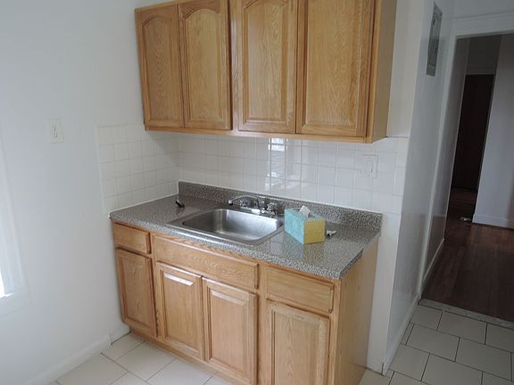 3rd image of 2333 30th Ave APT D2