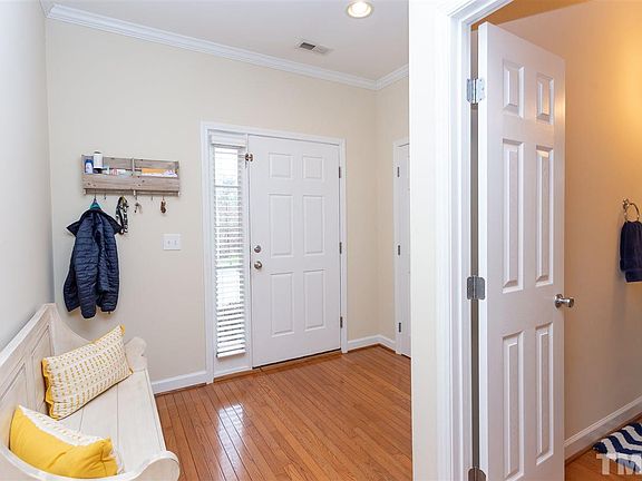3rd image of 823 Saratoga Dr