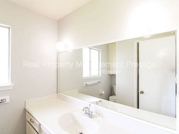 3rd image of 16411 Clearcrest Dr