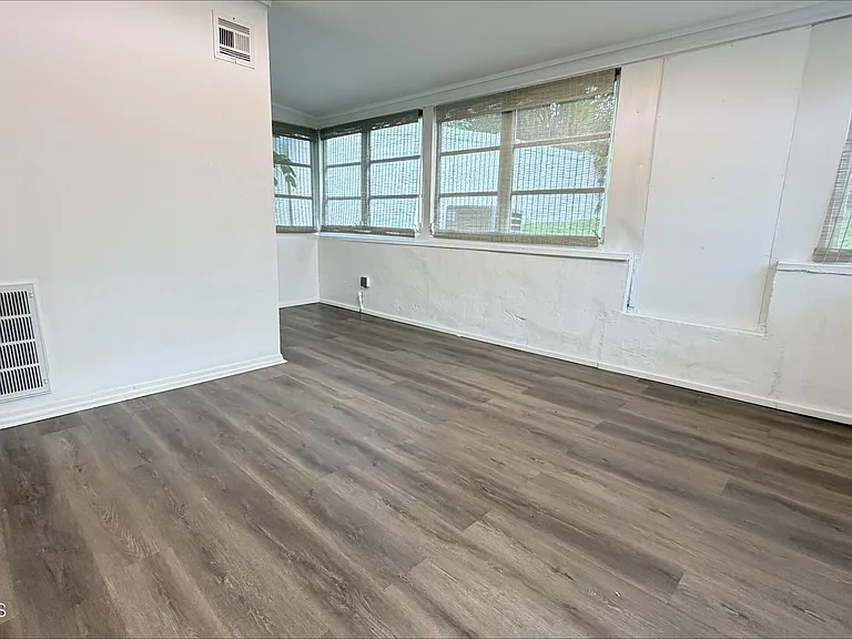 104 Burlington Ave — Photo 18