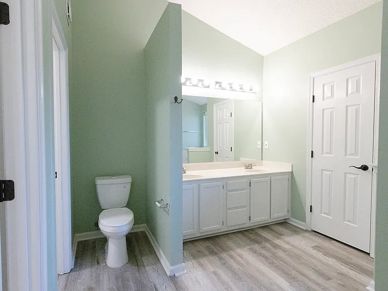 1355 Lake Dr — Photo 22