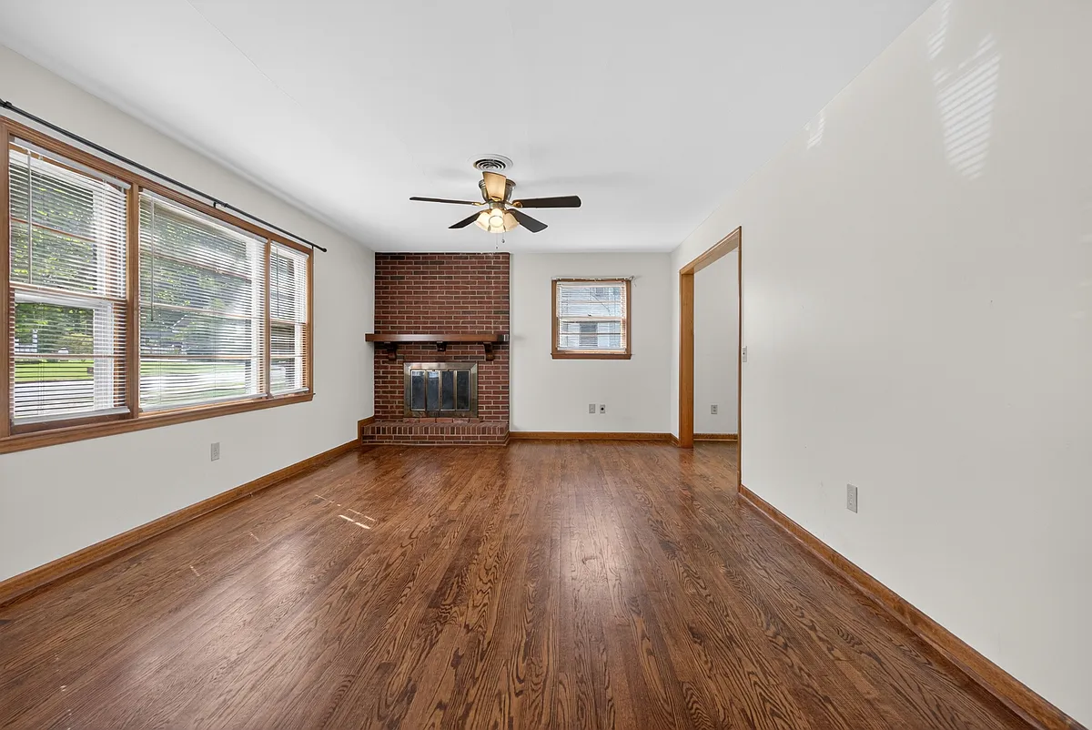 Building Photo - 320 Vaden Dr