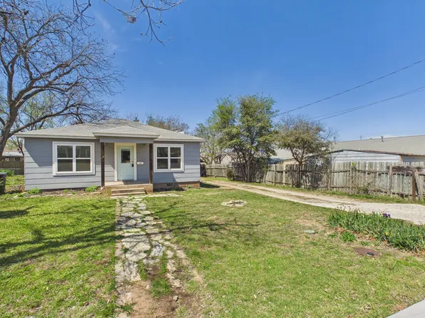 108 S Olive St, Fredericksburg, TX 78624