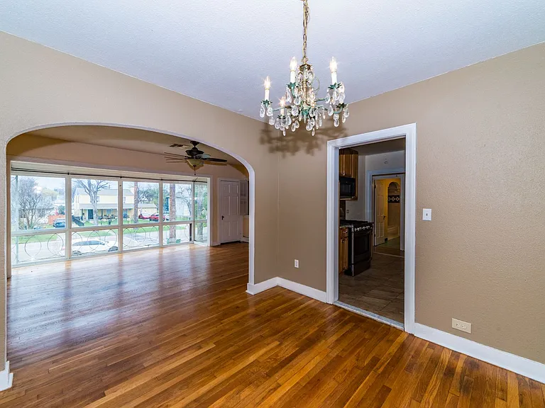 2-Bedroom Monticello Park Duplex - Upstairs Unit — Photo 13