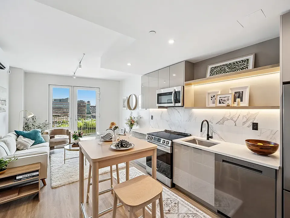 16 West St #W514