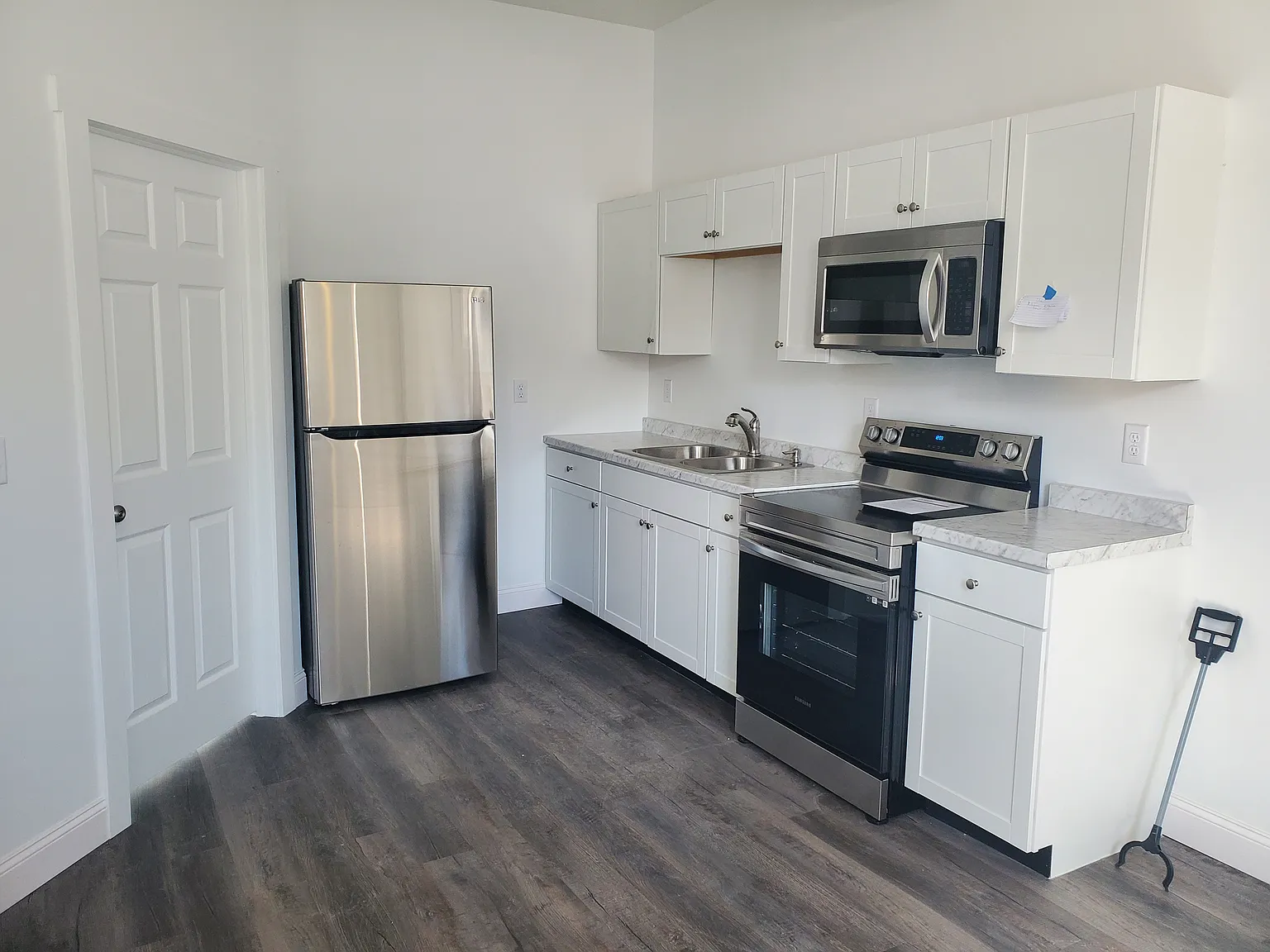 308 Hill St — Photo 1