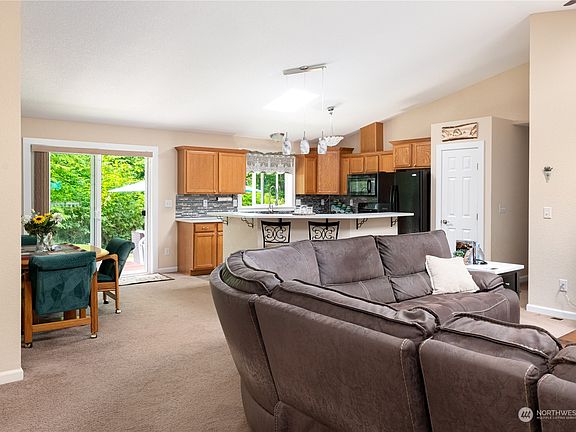 4th image of 155 Lake Wood Place