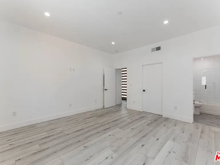 1238 1/2 N Beachwood Dr — Photo 7