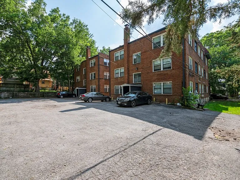 4035-4039 Charlotte St — Photo 6