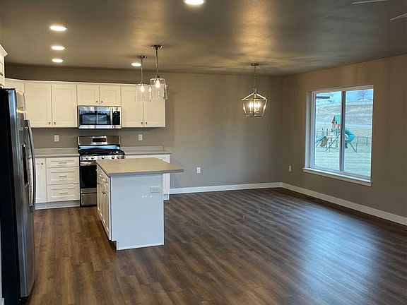 3rd image of 3334 Loethen Ln