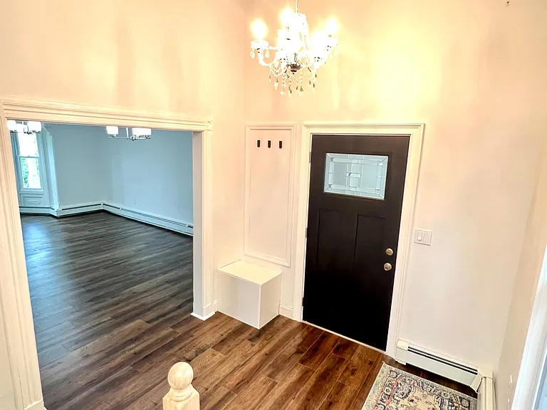 Foyer.