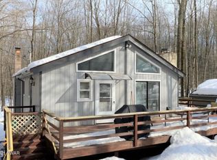 306 S Fairway Dr, Lake Ariel, PA 18436