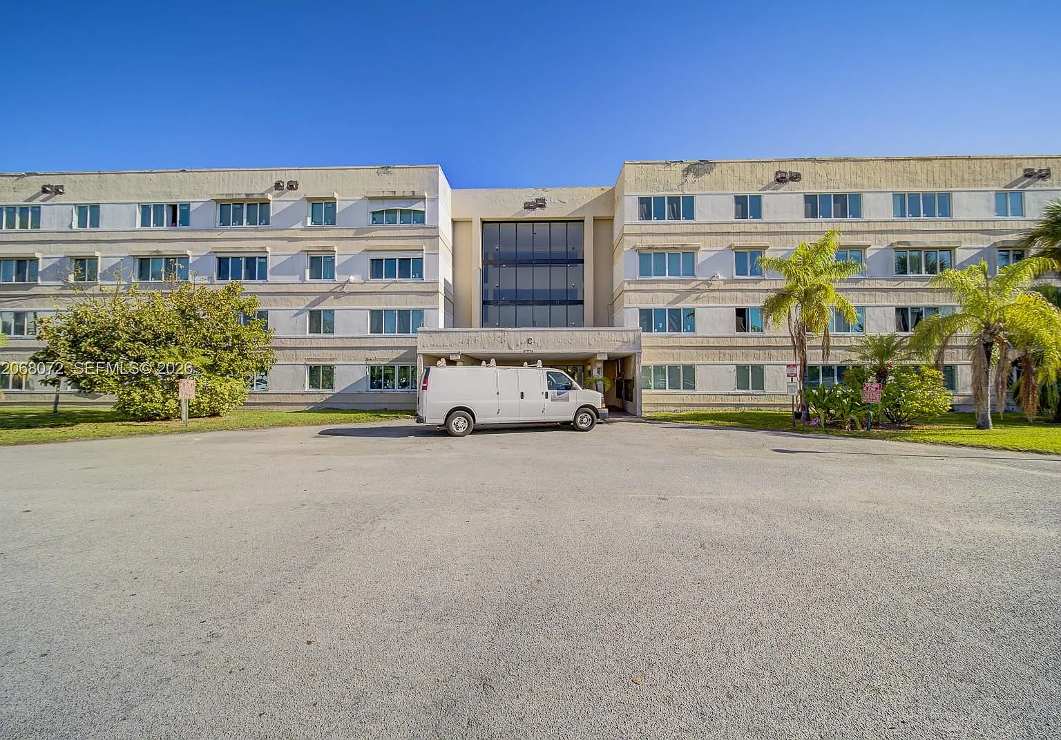 Naranja Lakes Condo No 5 — Photo 1