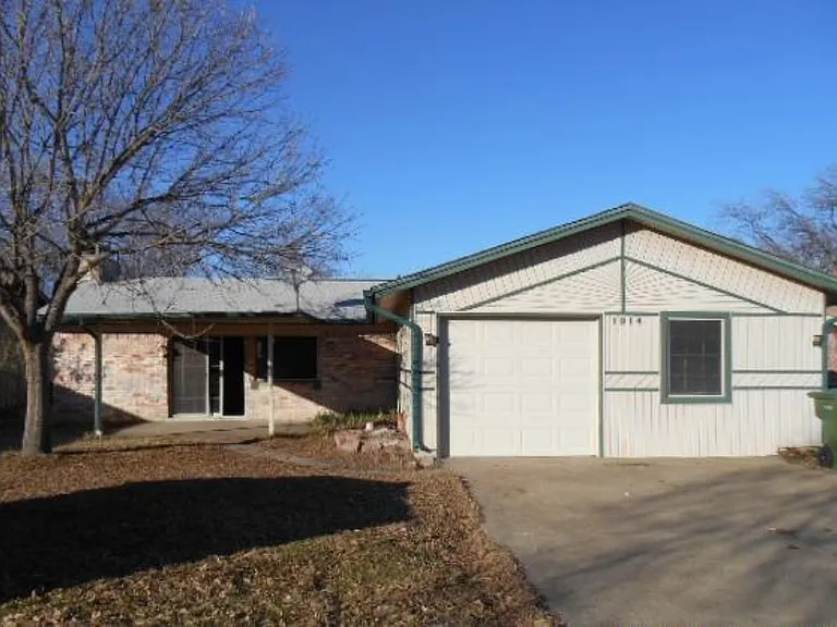 1914 Aspen Ln — Photo 2