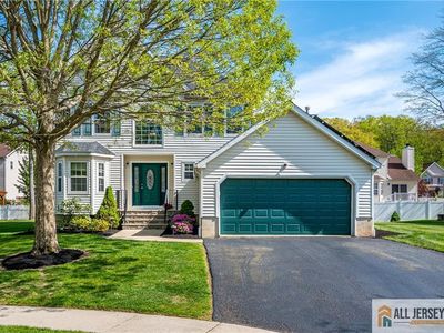 40 Greyhound Ct, Kendall Park, NJ, 08824