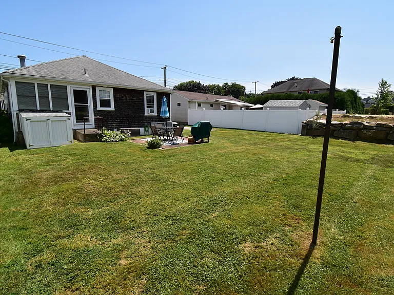 41 Caswell St — Photo 35
