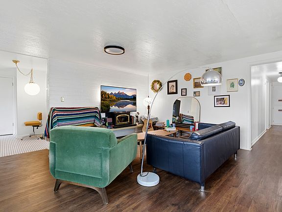 5th image of 2 E Wicker Ln