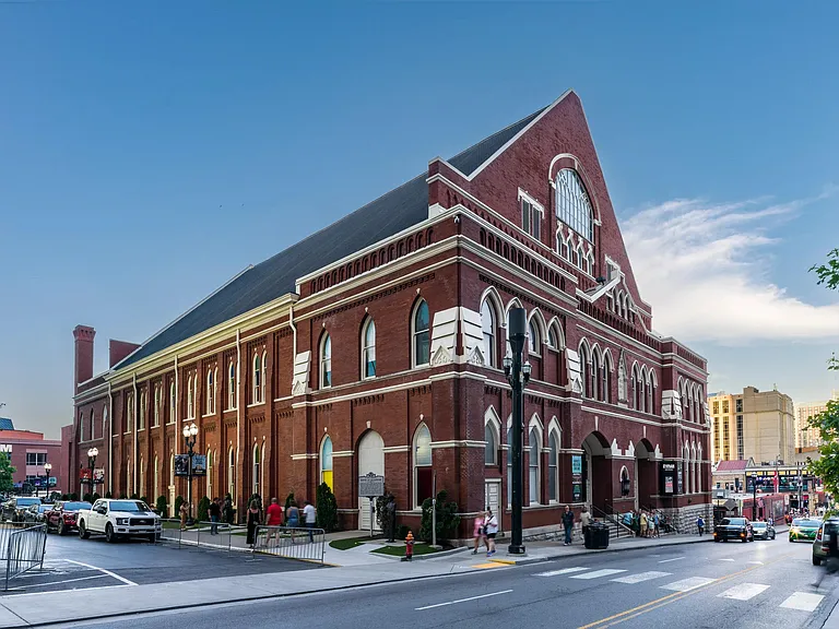 Just blocks away from the legendary Ryman Auditorium_live music and Nashville history are always within reach.