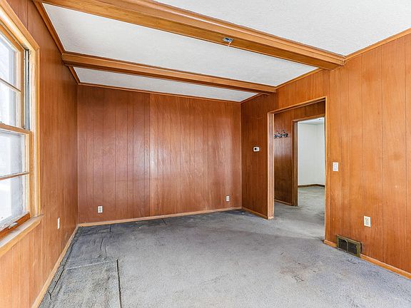 4th image of 820 Point Douglas Rd S