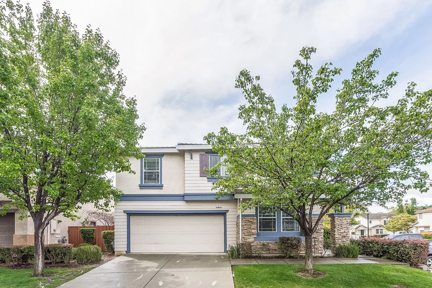 201 Roundhill Ct photo 1