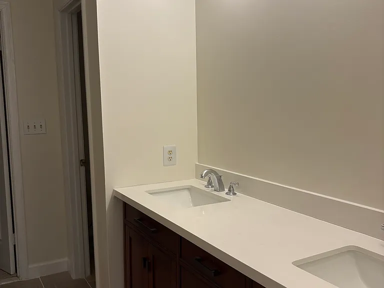 14208 Greenview Dr — Photo 24