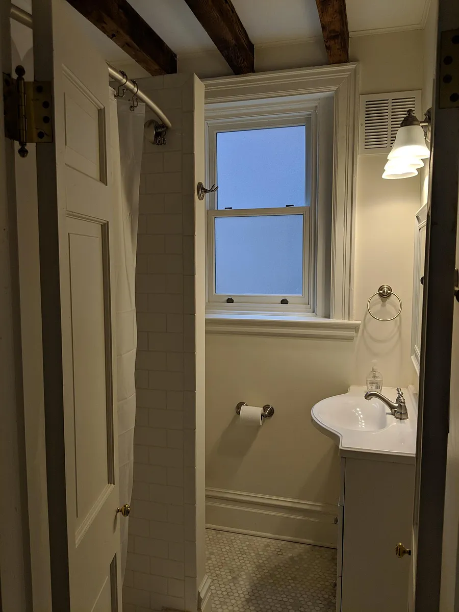 Building Photo - 915 Saint James St #1