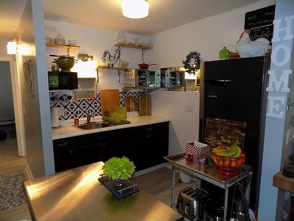 4th image of 201 Evergreen St APT 5-3E
