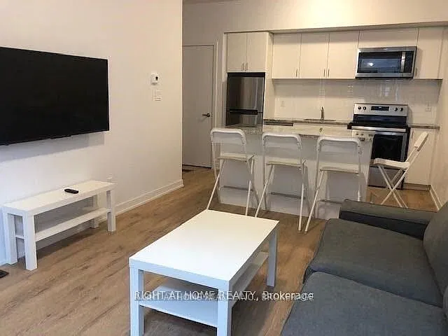 3 bed, $3,000 — Photo 2