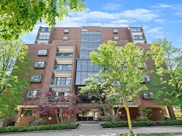 1265 Beacon St APT 1001, Brookline, MA 02446