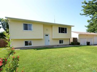 1223 E Beverly St, Sioux Falls, SD 57104