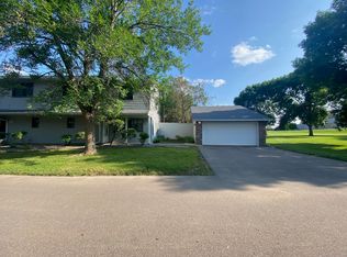 9467 Ranchview Ln N, Maple Grove, MN 55369