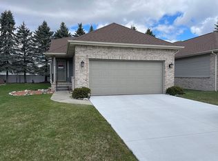 150 Creekwood Cir, Linden, MI 48451