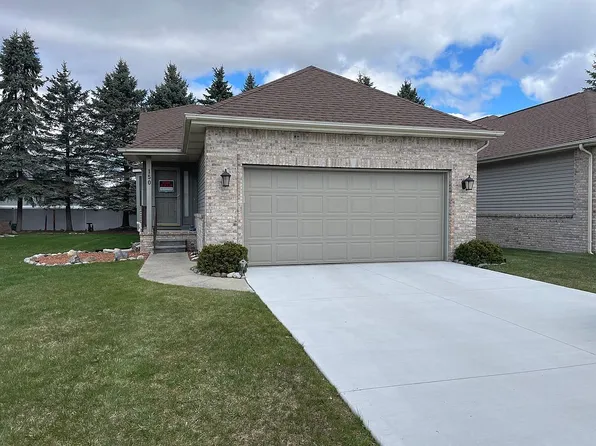 150 Creekwood Cir, Linden, MI 48451